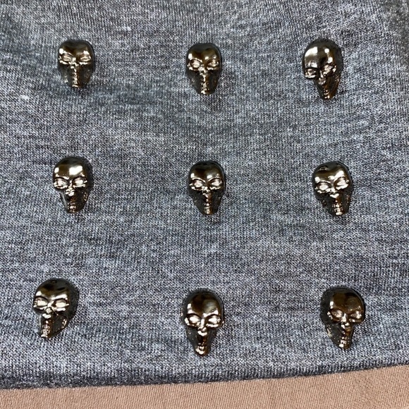 4/$10 item🤑 NWT MUDD Grey black lined skull embellished beanie hat biker cap - Picture 3 of 4